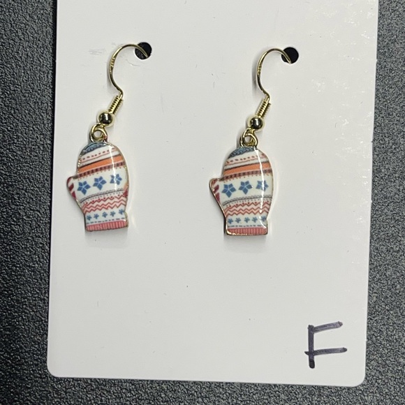 MITTEN EARRINGS - 14k gold-plated 925 sterling silver hooks - Picture 7 of 8